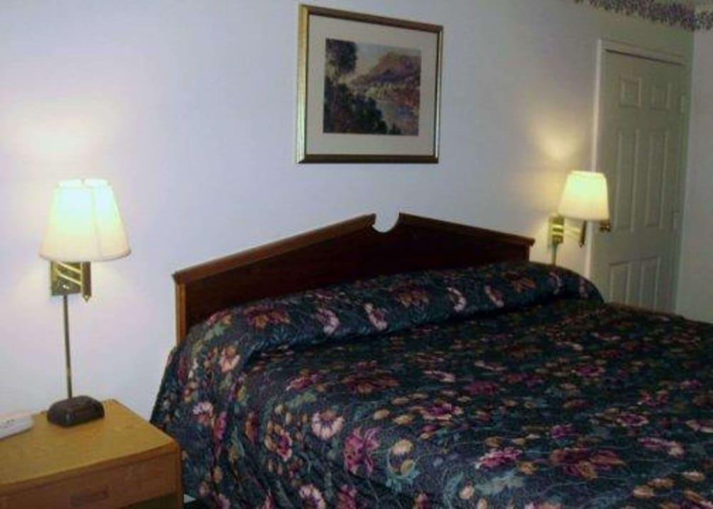 Econo Lodge Elk City photo 13