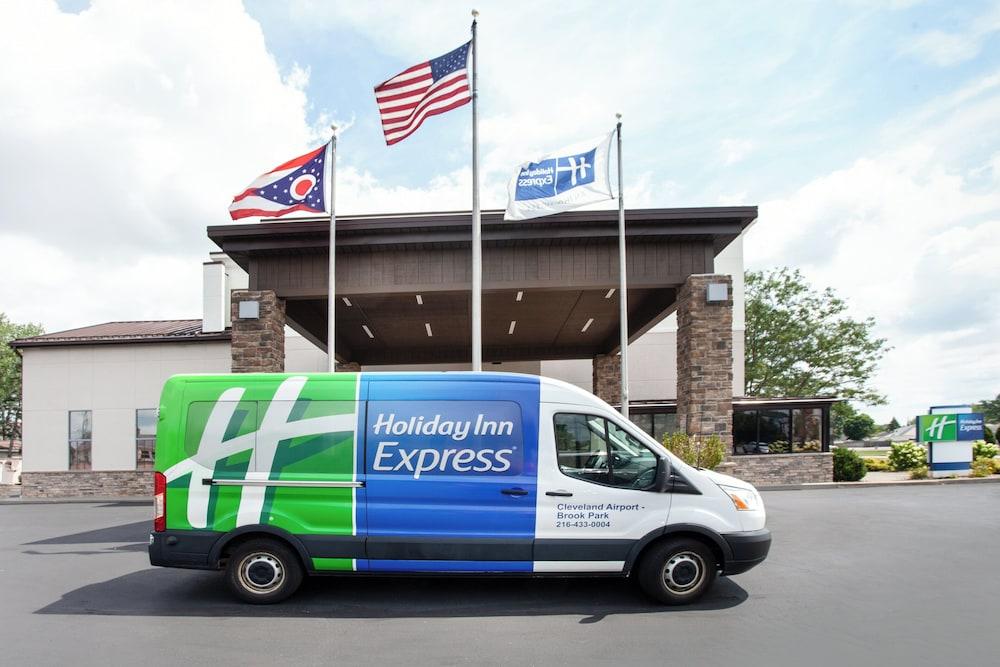Holiday Inn Express Cleveland Airport - Brookpark by IHG photo 1