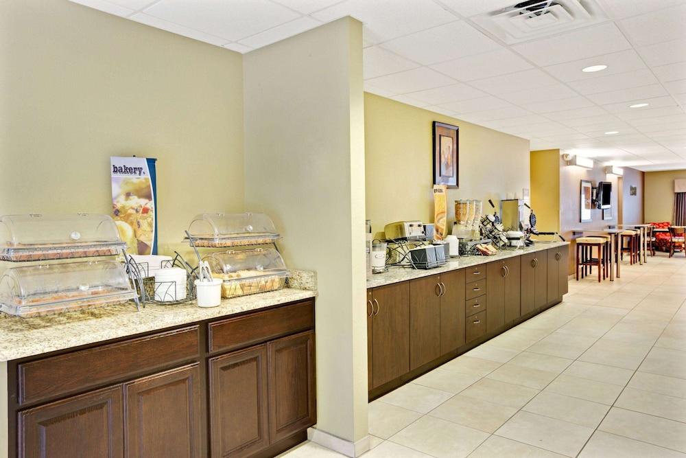 Microtel Inn & Suites by Wyndham Bryson City photo 12