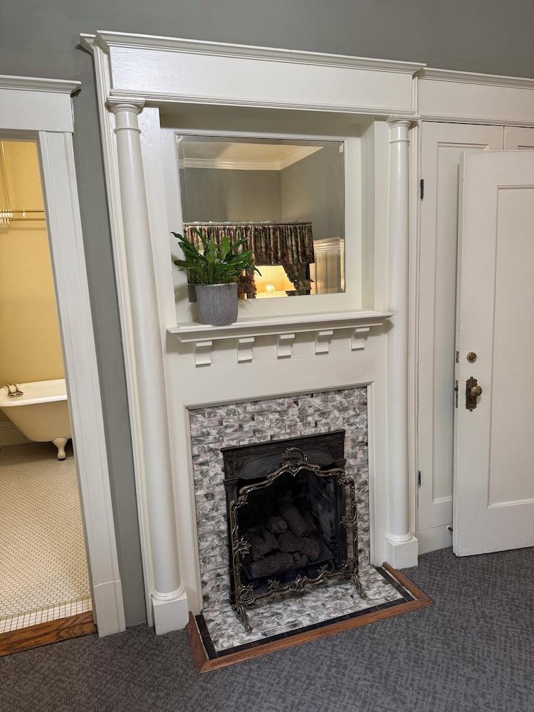 Nob Hill Inn photo 32