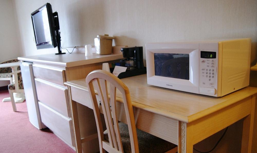 Meadow Court Inn photo 5