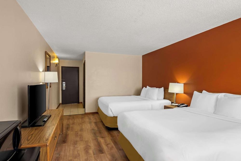 Econo Lodge Manistee photo 10