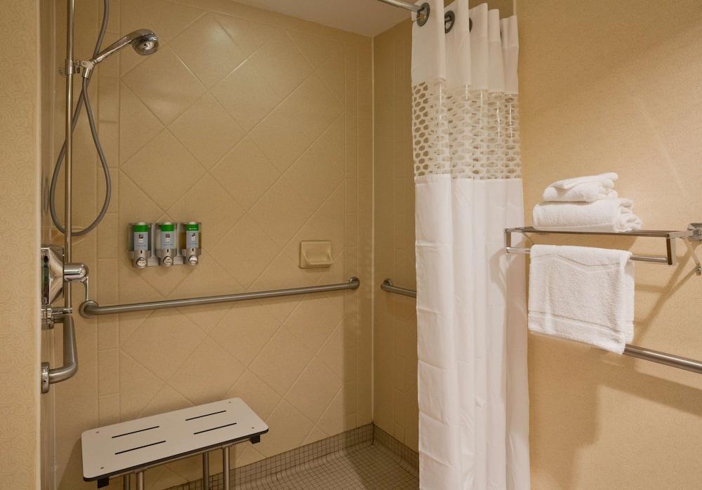 Hampton Inn Milwaukee-Airport photo 16