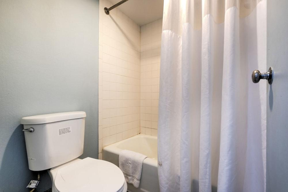 OYO Hotel Cleveland, TN photo 15