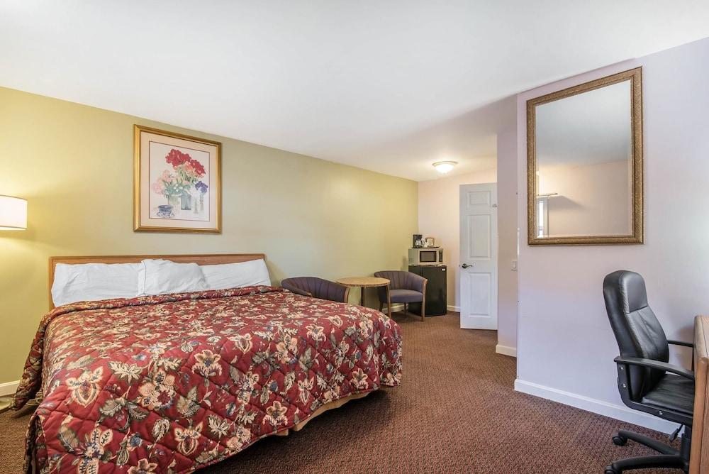 Rodeway Inn Bellows Falls photo 23