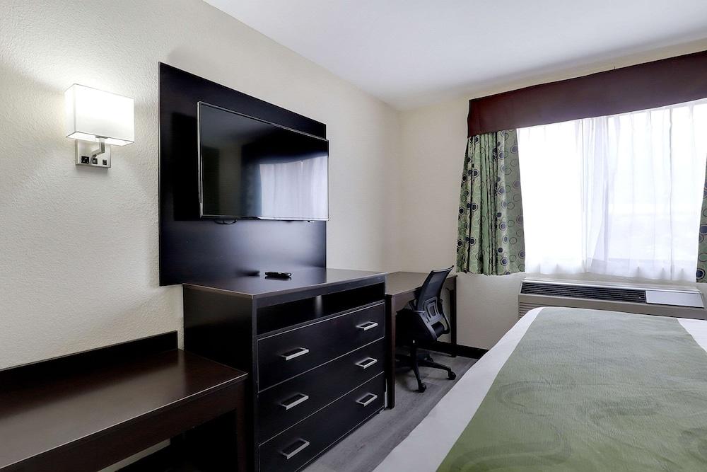 Quality Suites Albuquerque Airport photo 29