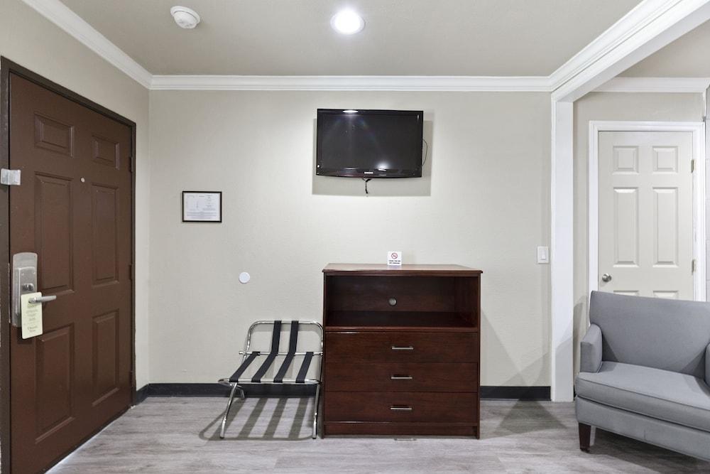 Le Blanc Inn & Suites photo 68