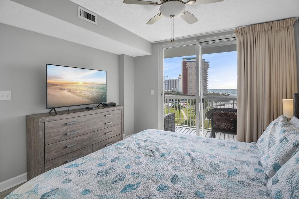 Pelican Beach Resort by Colasan photo 38