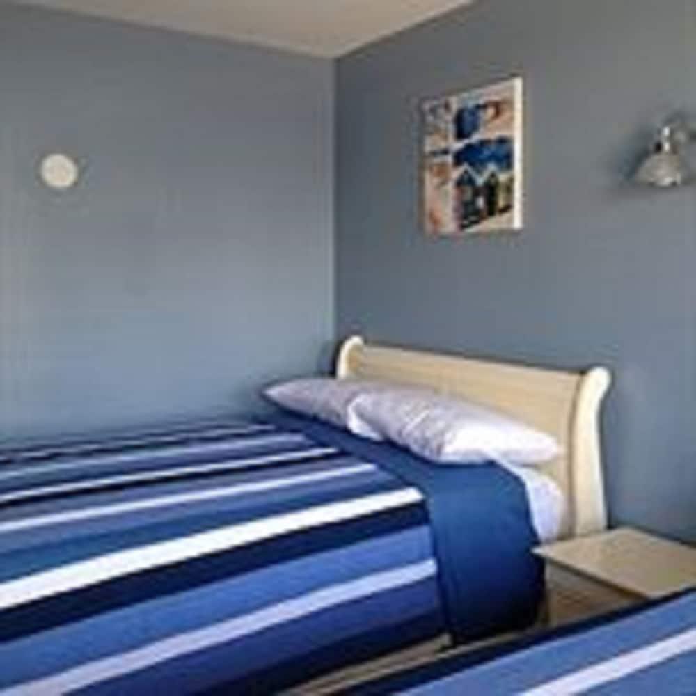 Pelican Point Motel photo 5