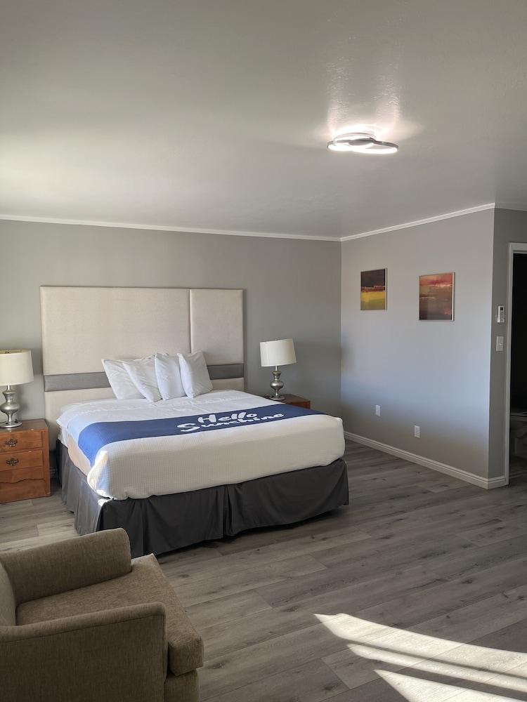 Sunglow Hotel photo 23