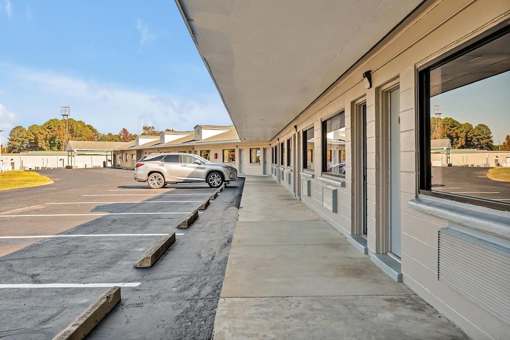 Travelers Inn photo 8