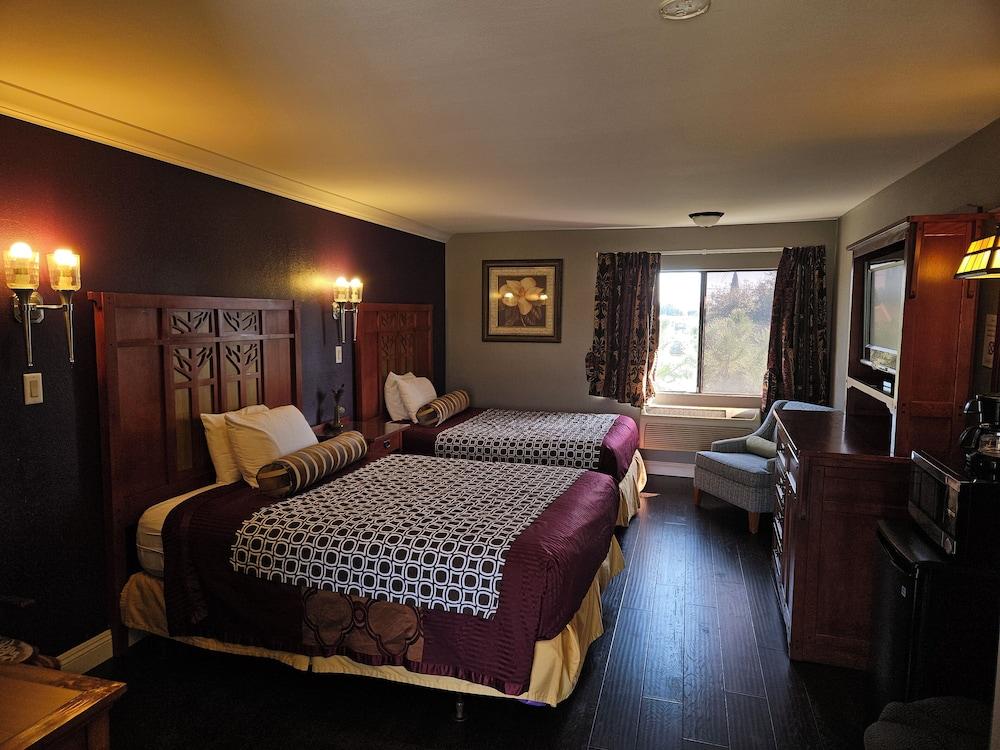 Fullerton Inn - Near Medieval Times photo 15