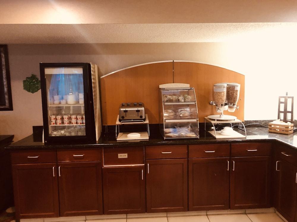 Wingate by Wyndham Ashland photo 13
