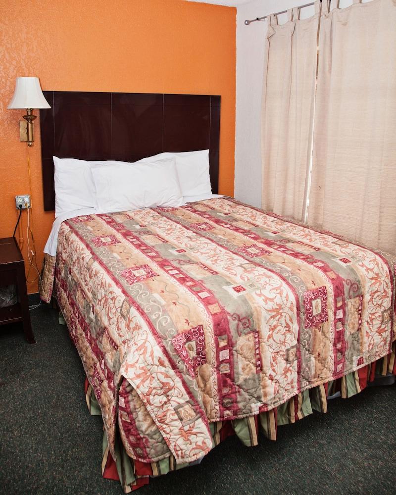 Mustang Motel photo 6