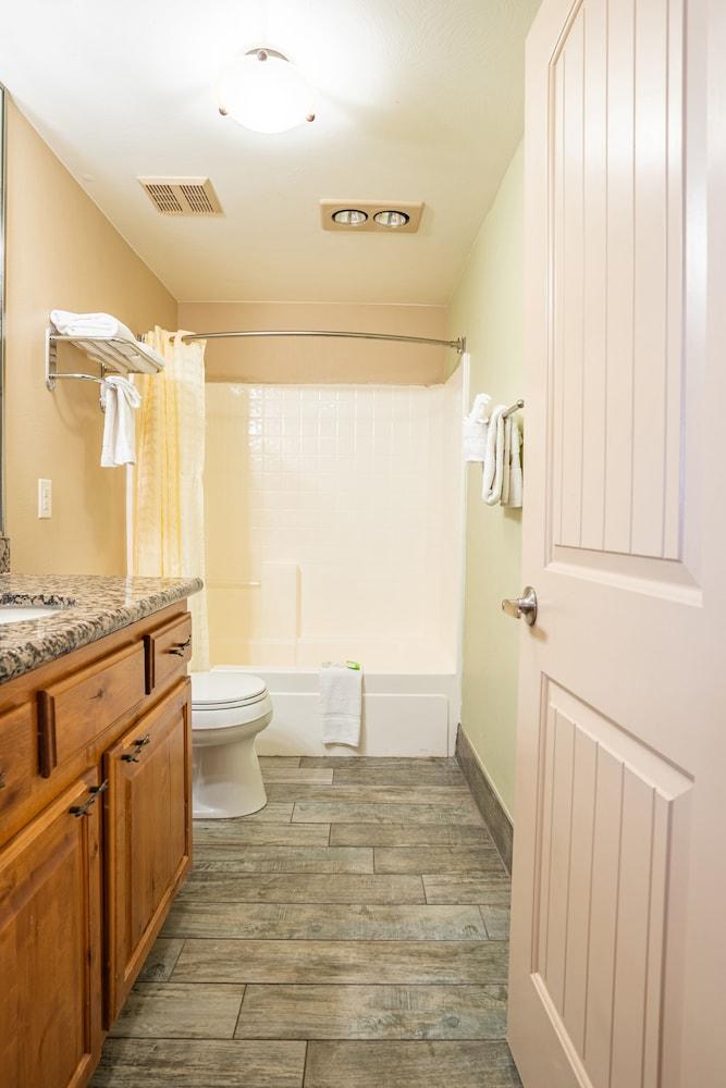 Petty Ranch Inn photo 70