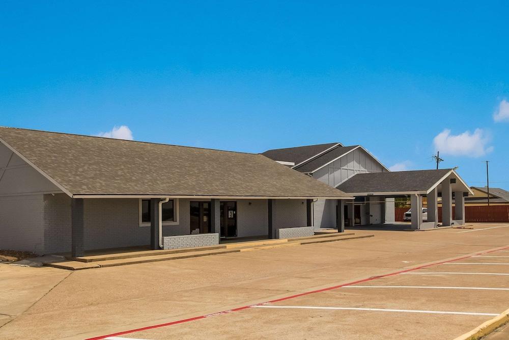 Quality Inn Madisonville photo 48
