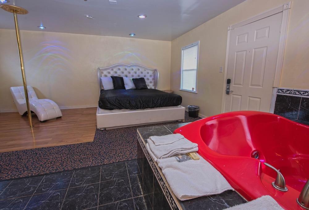 Presidential Inn & Suites photo 25