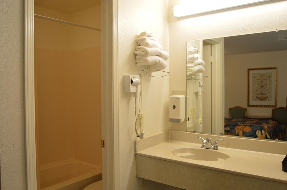 Travelers Inn Motel photo 34