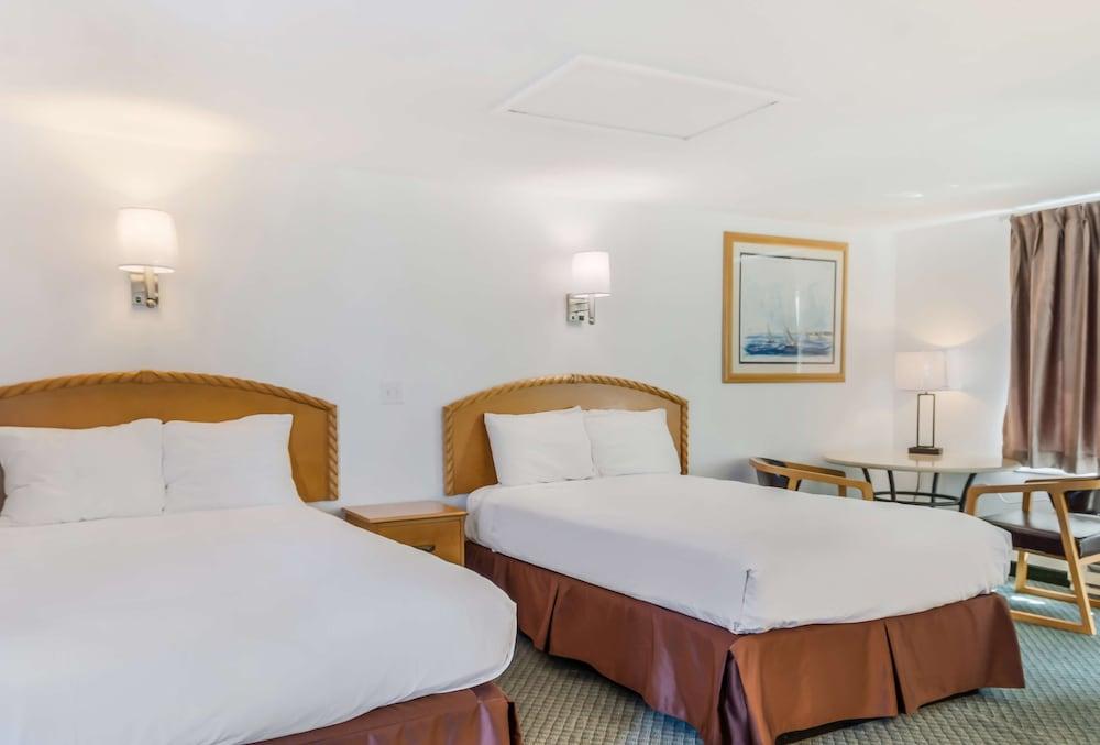 Americas Best Value Inn & Suites Hyannis Cape Cod photo 21