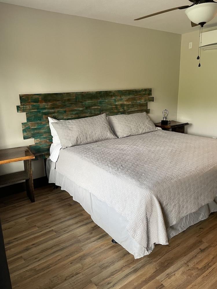 Black River Motel and Restaurant photo 10