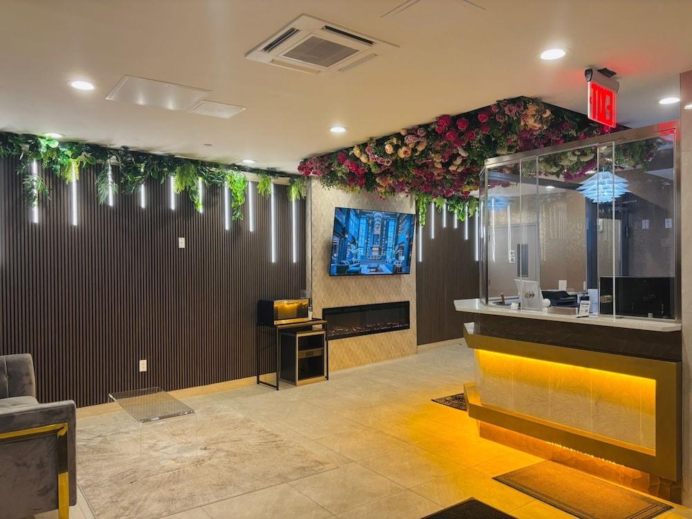 LIV Hotel Bronx - Newly Built photo 7