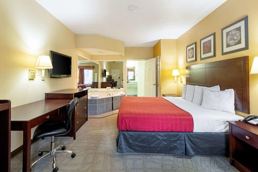 Quality Inn & Suites Dickson photo 10