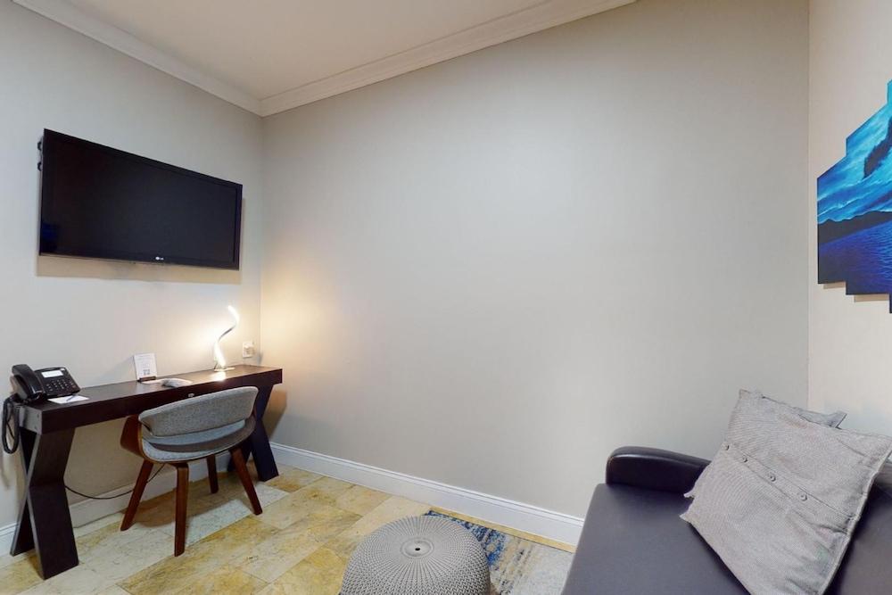 Nuvo Suites Hotel photo 34