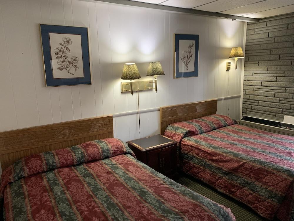 Travelers Inn photo 11