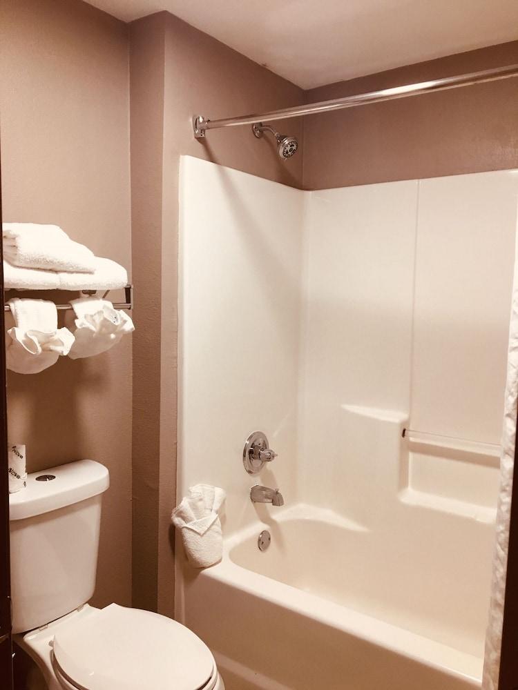 Hawthorn Extended Stay by Wyndham Conyers photo 18
