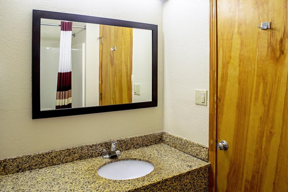 Red Roof Inn & Suites Middletown - Franklin photo 19