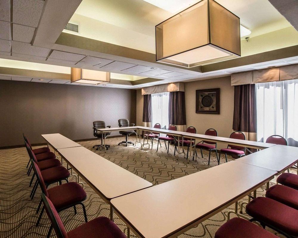 Comfort Suites Stafford Near Sugarland photo 30