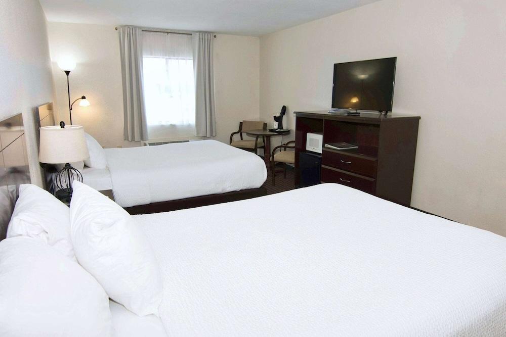 Ramada by Wyndham Tell City photo 12