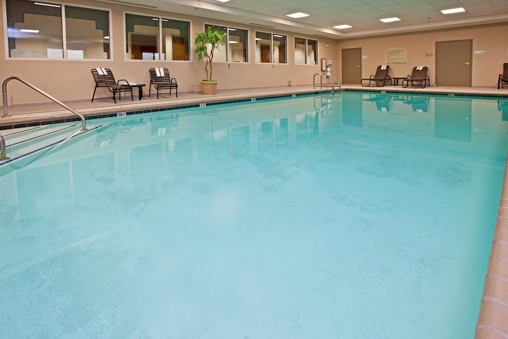 Holiday Inn Express Hotel & Suites Greenwood by IHG photo 39