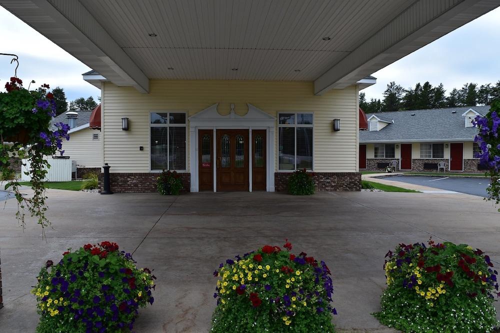 Best Western of Harbor Springs photo 39