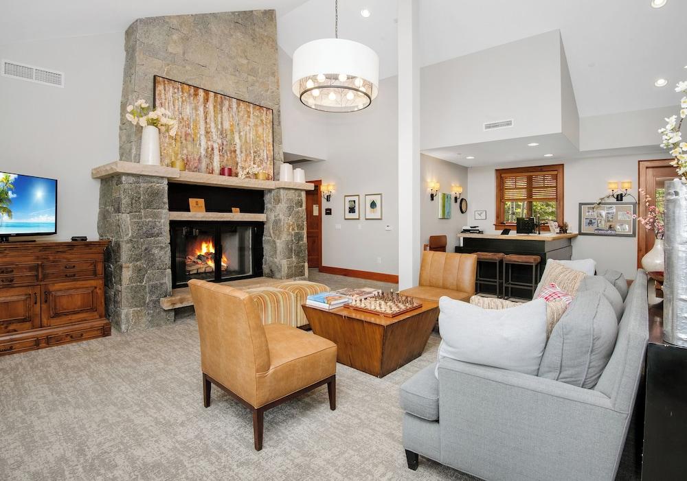 Hummingbird by Elevation Accommodations photo 7