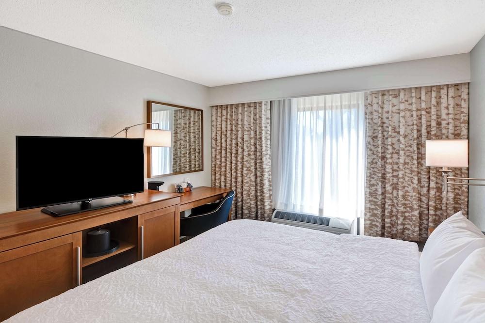 Hampton Inn Memphis-Poplar photo 9