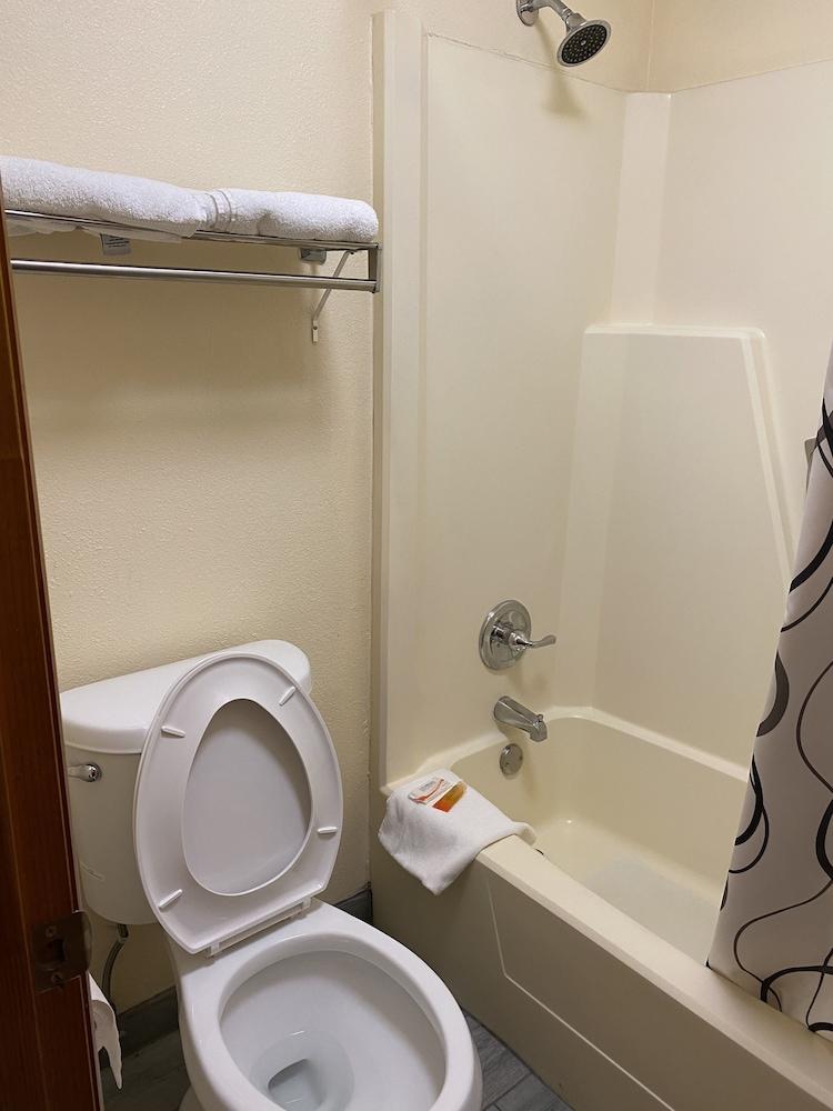 Cabarrus Inn photo 2