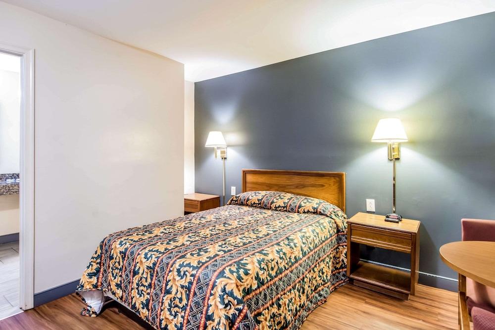 Rodeway Inn Richmond South photo 5