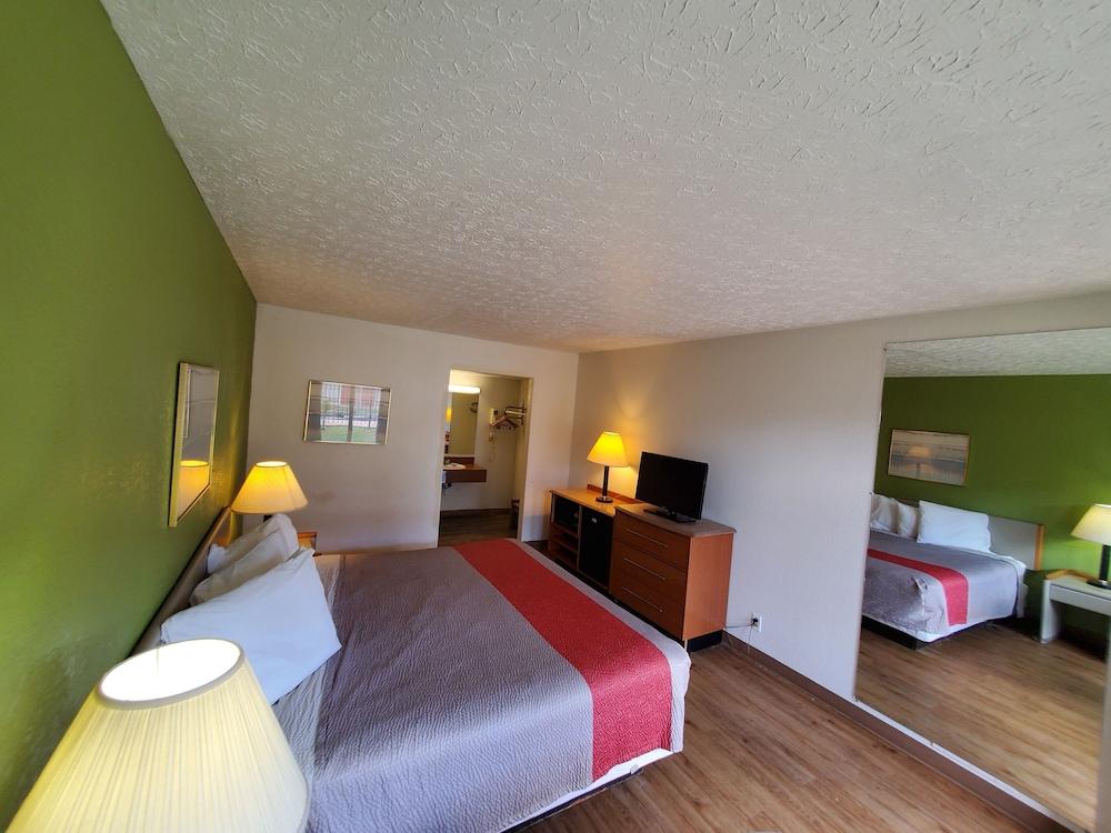 Knights Stay Inn Frankfort photo 2