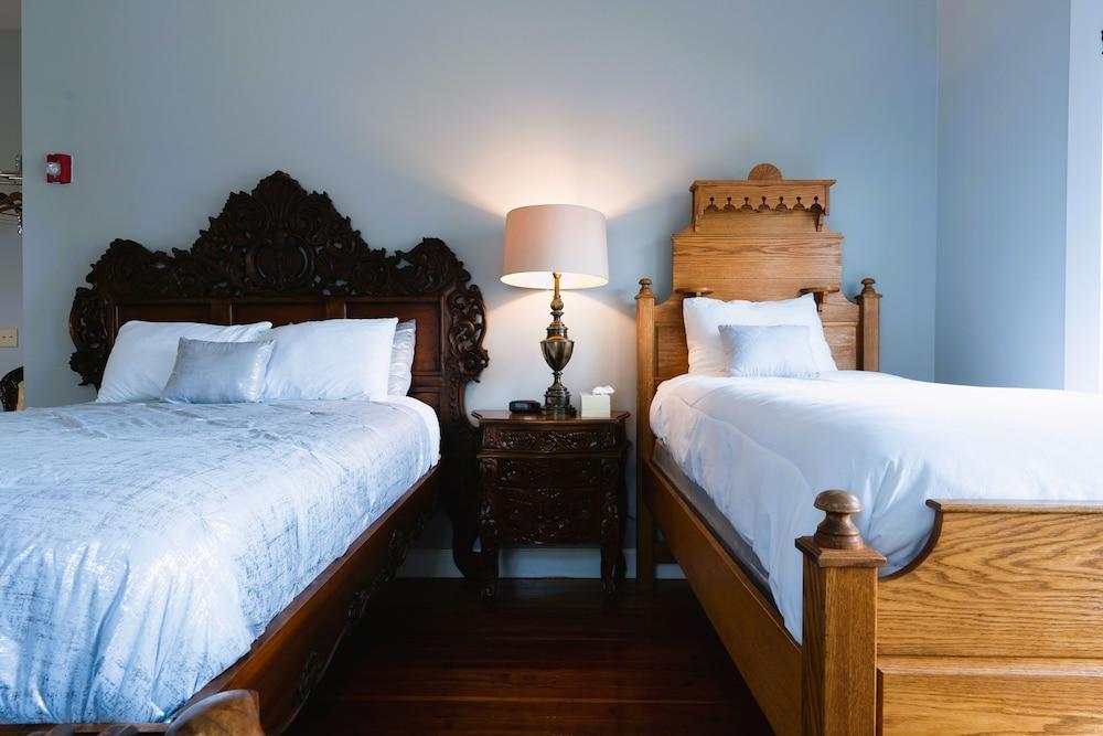 Oak Tree Hotel photo 34