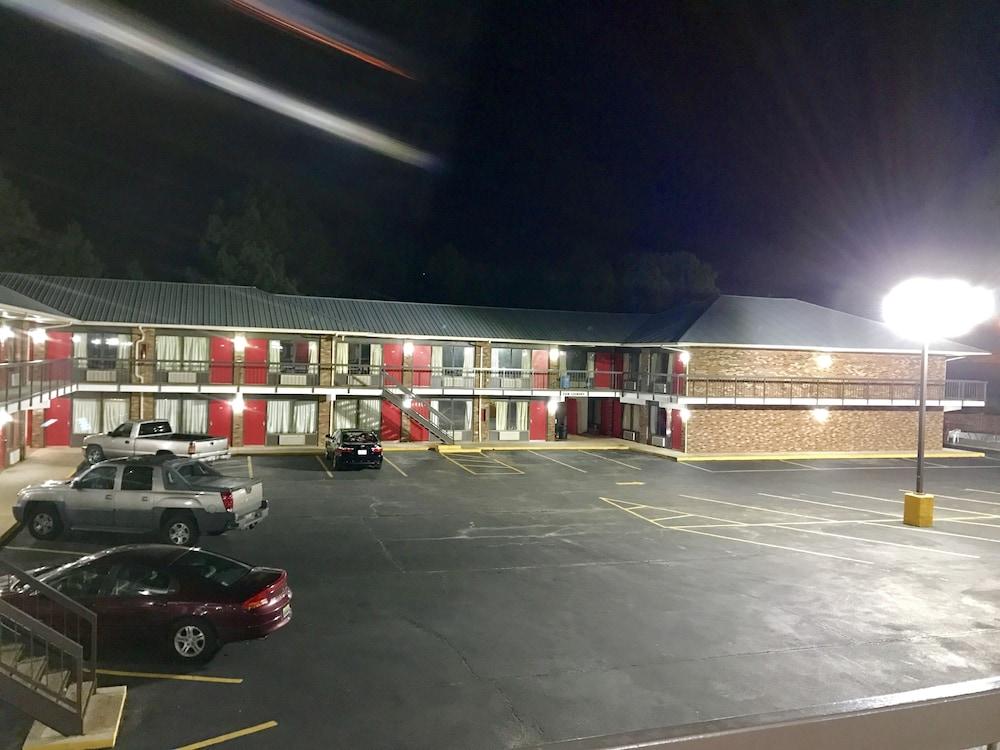 American Inn — hotel in Anniston