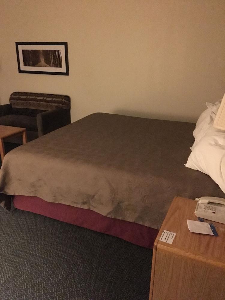Moose Lake Lodge & Suites photo 13