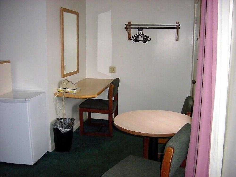 Double A Motel photo 44