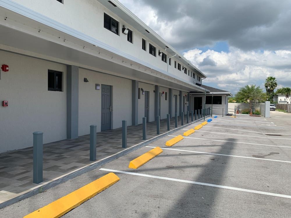 Hialeah Airport Motel photo 5