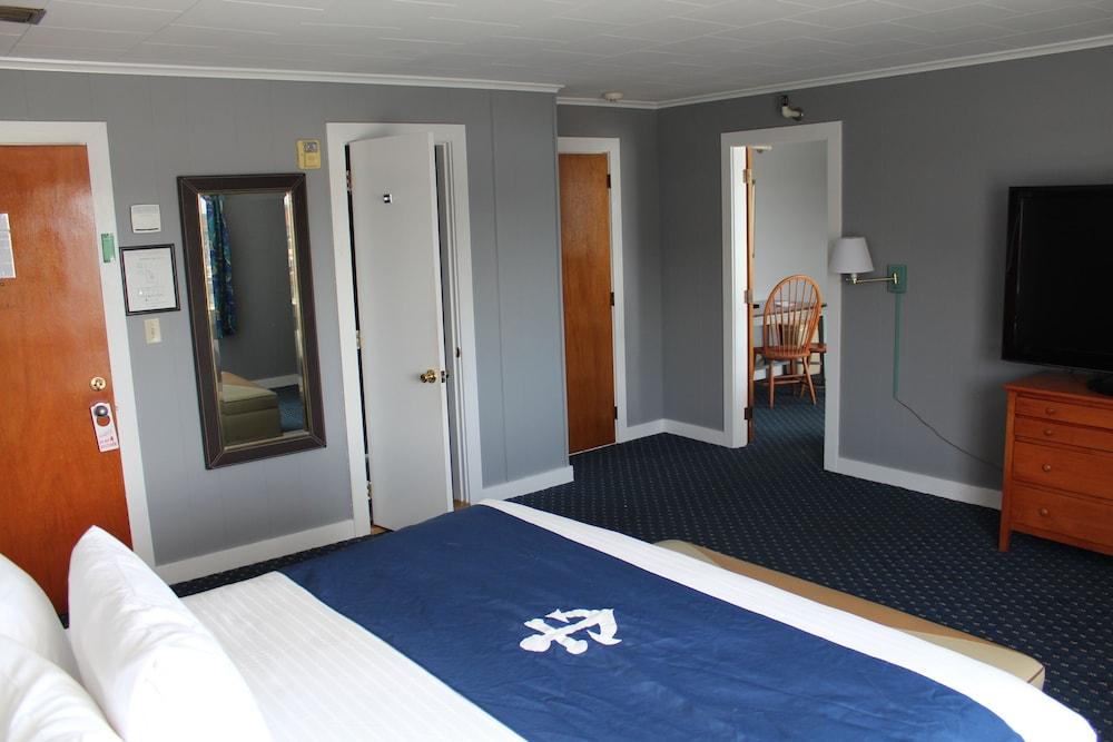 Fishermans Wharf Inn photo 35