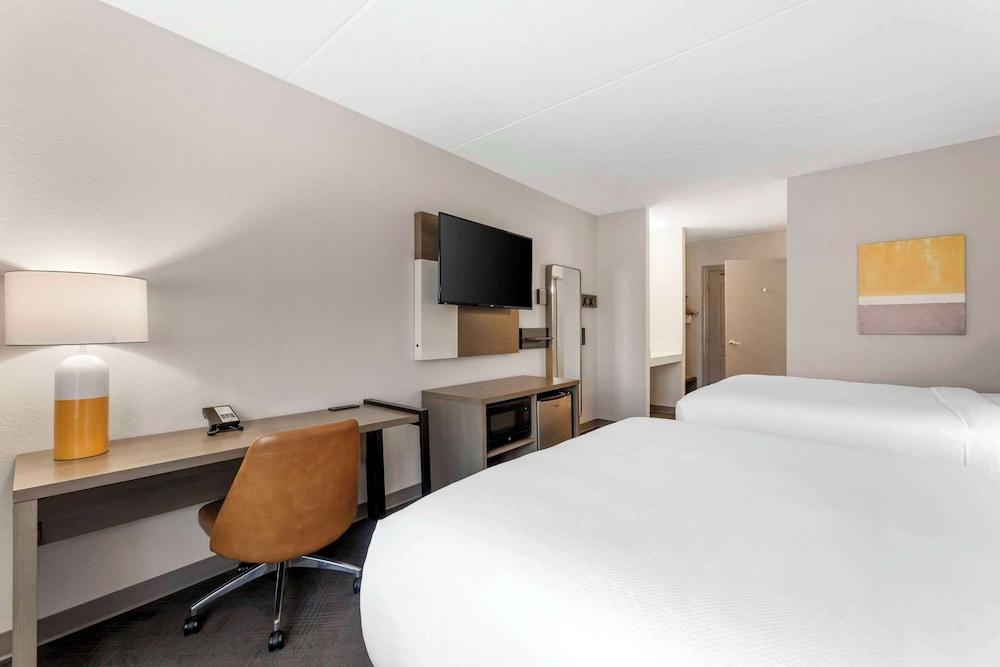 Comfort Inn & Suites Cuyahoga Falls - Akron photo 9