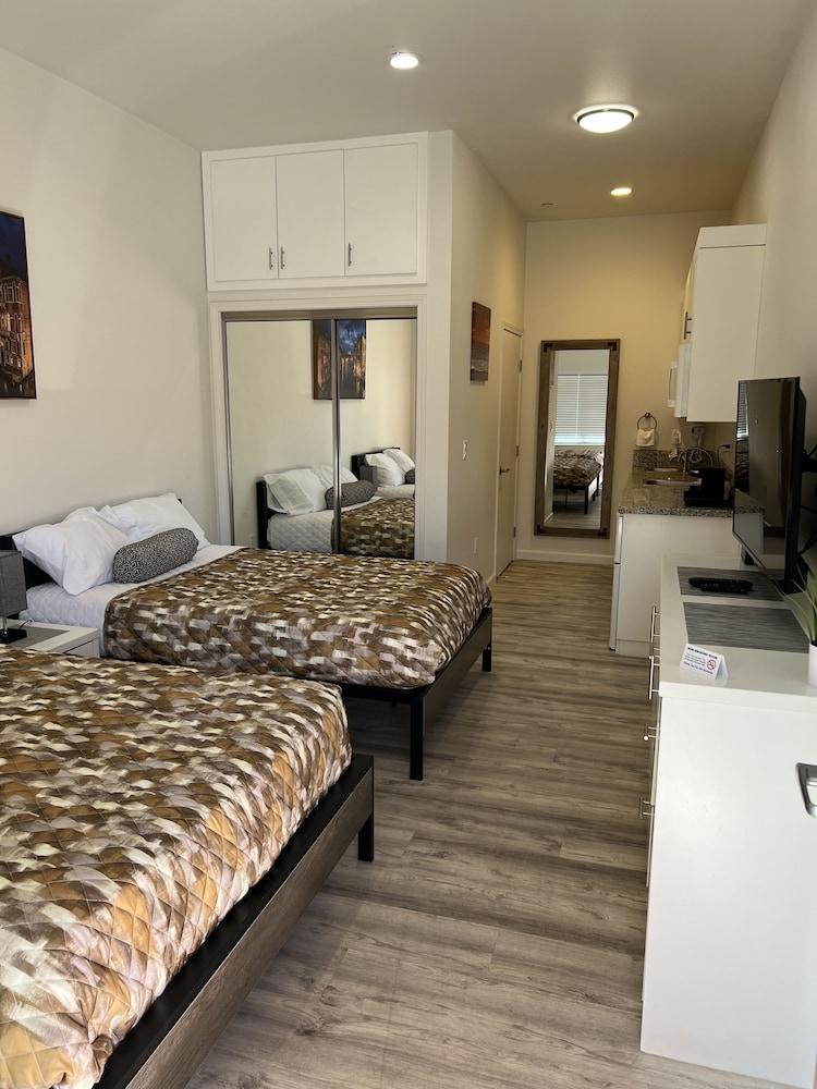 Villa Alamari Inn And Suites photo 6
