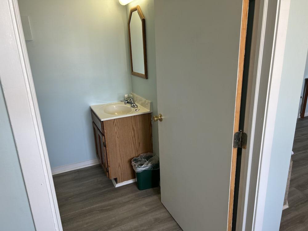 Crows Nest Inn Tawas photo 17