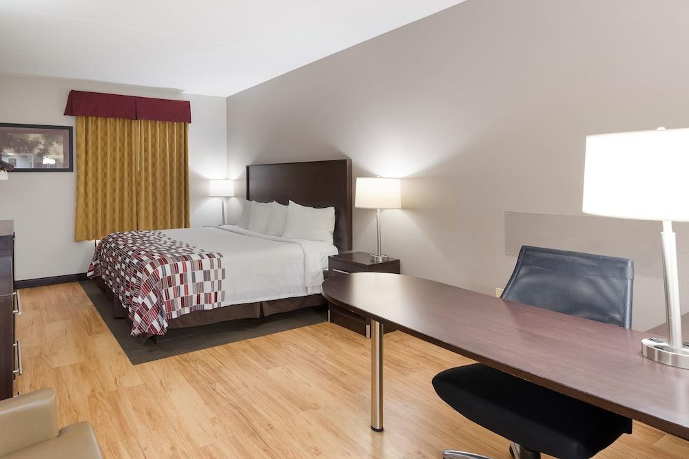 Red Roof Inn & Suites Columbus - West Broad photo 8