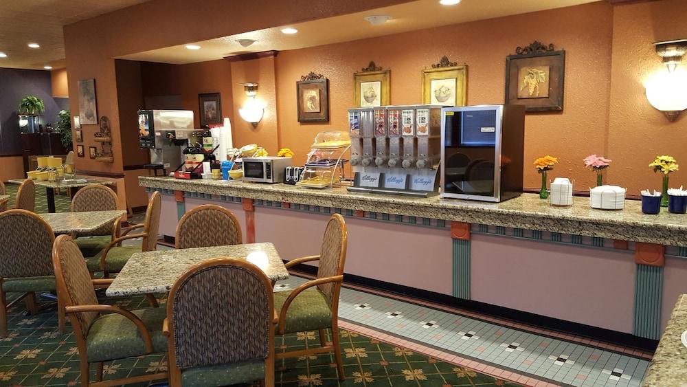 Royal Inn photo 72